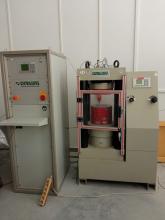 Compression test machine 3000 kN